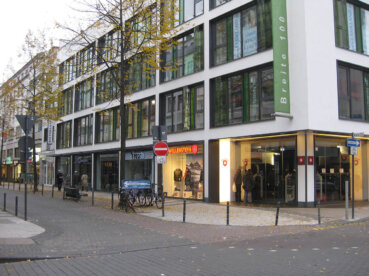 Dieses top-revitalisierte Büro- und Geschäftshaus liegt in sehr guter Lage der Kölner Innenstadt.