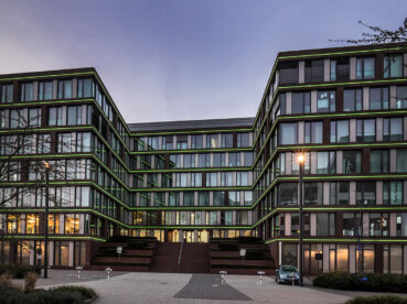 Unverwechselbar ist das "Lighthouse" durch die Wirkung umlaufender LED-Leuchtbänder.