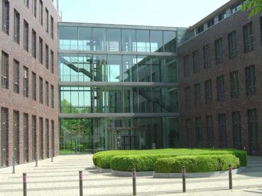 Das top-moderne Büroobjekt "Rheinauen Carré" liegt in hervorragender Lage vis-à-vis der Bonner Rheinaue.